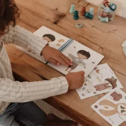 Aankleed- en stickerboek - Forest Friends