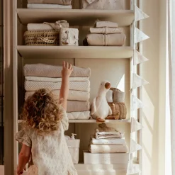 Slinger met vlaggetjes - Beige - Newborn Naturals - Little Goose